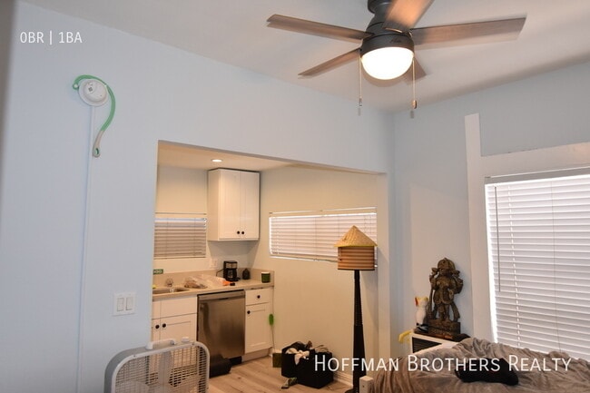 Building Photo - 2360 W Washington Blvd