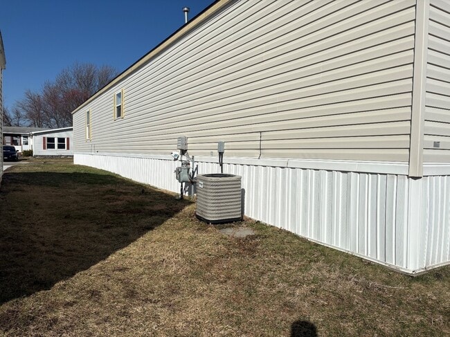 Building Photo - 2131 Windover Dr