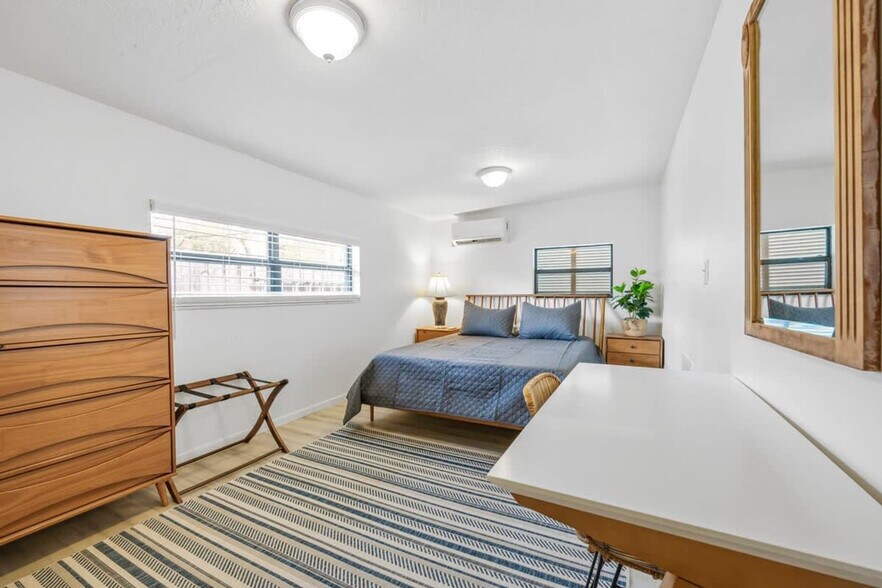 Building Photo - 936 Santa Cruz Rd