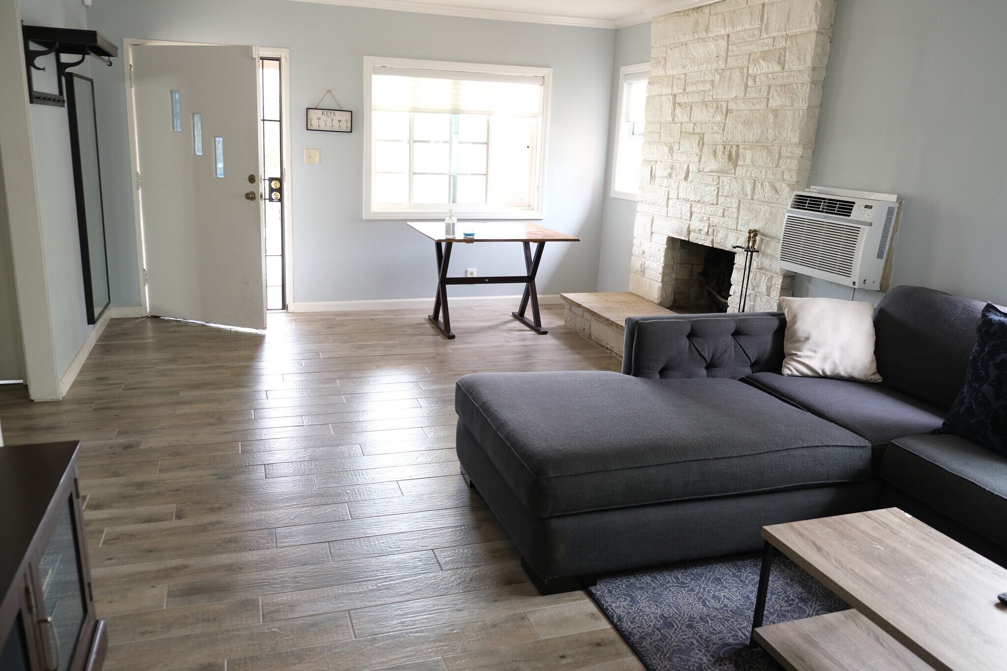 Front entrance - 1243 N Alexandria Ave