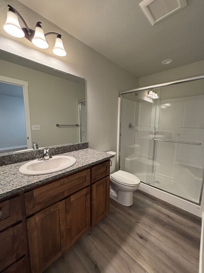 Building Photo - 6920-2t - 4738-4740 Gebhard