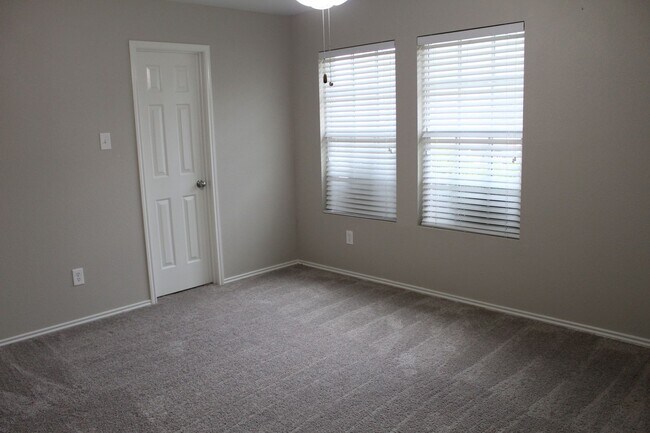 Building Photo - 1321 Red River Ln