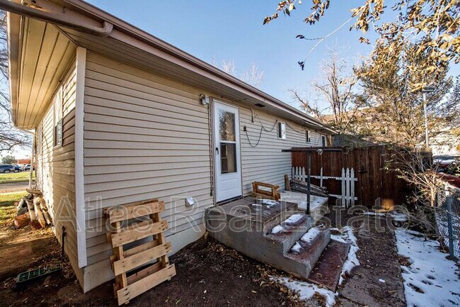 Building Photo - 891 Egbert St