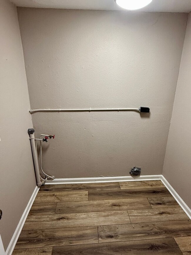 Building Photo - Beautiful 3/1 in Clearwater Available Now!