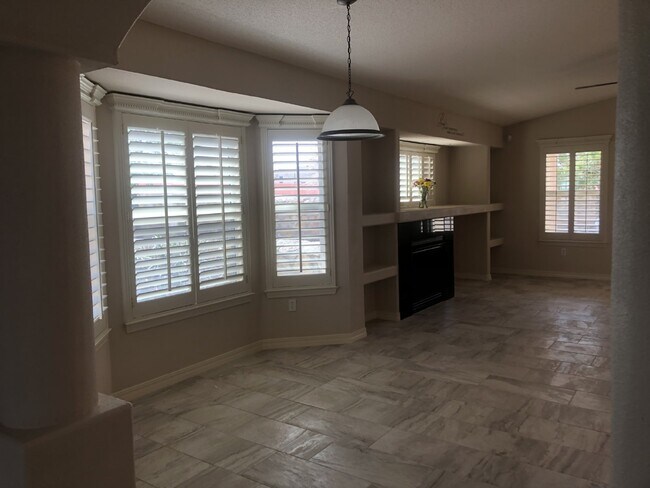 Building Photo - 6216 Lovebird Ln