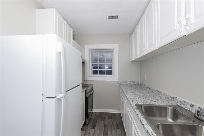 Building Photo - 1056 Grant Way SE