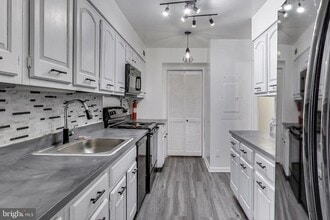 Building Photo - 1001 26th St NW