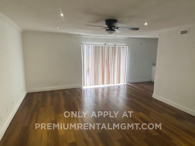 Building Photo - Large One Bedroom One Bath First level Condo Flexible qualifications.