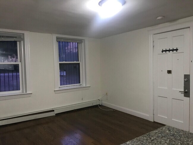 Primary Photo - 86 Charles St
