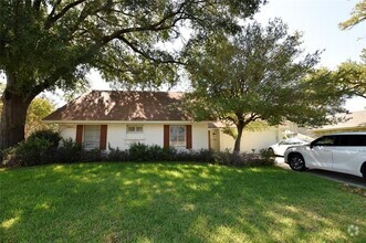 Building Photo - 1122 W Northgate Dr