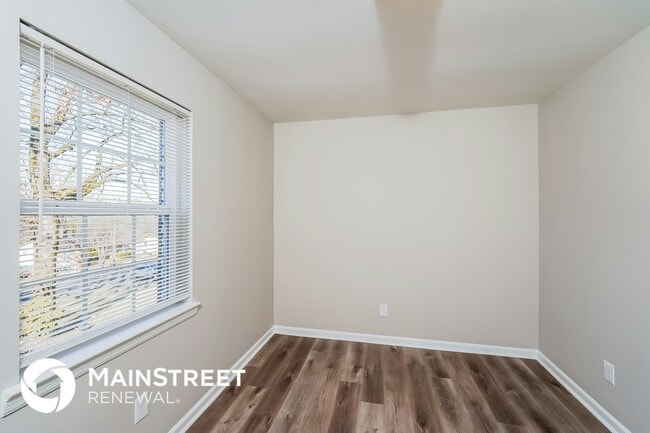 Building Photo - 1405 Highland Dr