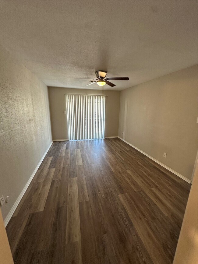 Building Photo - 6500 Sands Point Dr