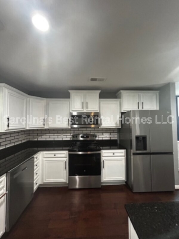 Building Photo - 148 Mariscat Pl