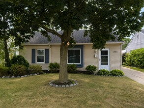Building Photo - Charming 2 BEDROOM IN FERNDALE