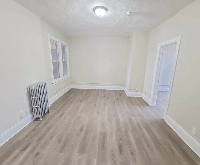 Building Photo - 190 1st St