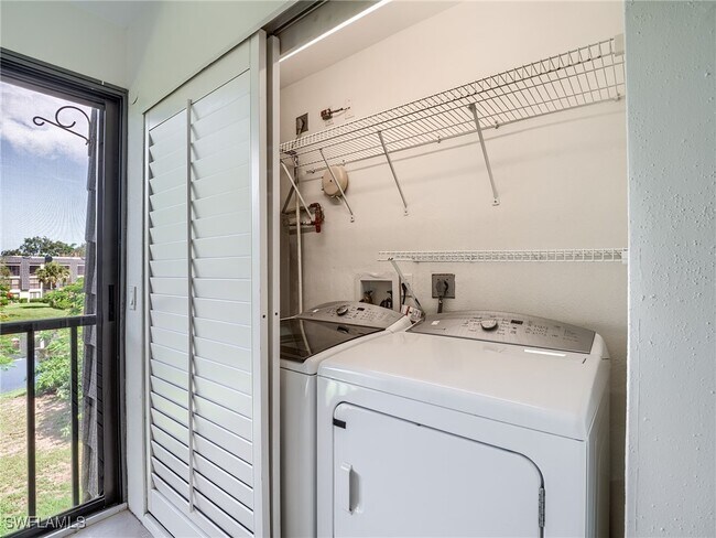 Building Photo - 1633 Spoonbill Ln