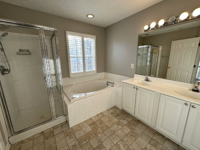 Building Photo - End-Unit Townhome in Owings Mills