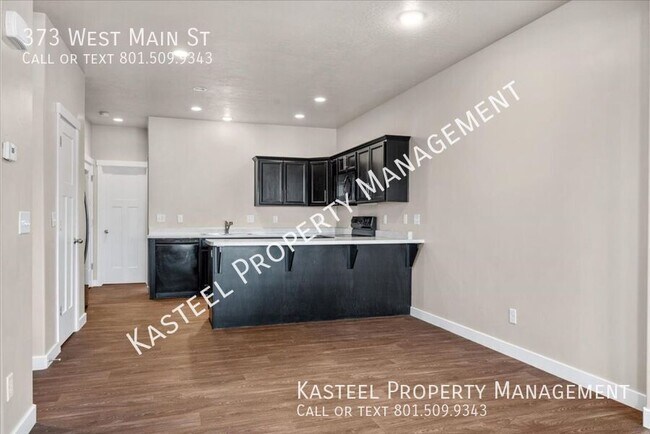 Building Photo - 373 W Main St