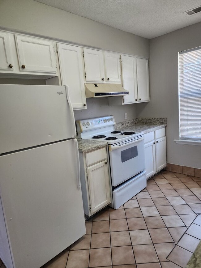 Building Photo - 3 bedroom, 2 bath Norwood home with new HVAC, new roof and fenced in backyard.