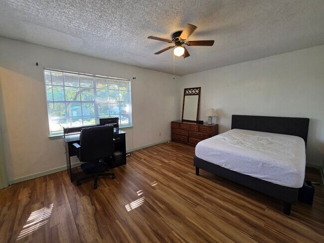 Building Photo - 2721 N M St