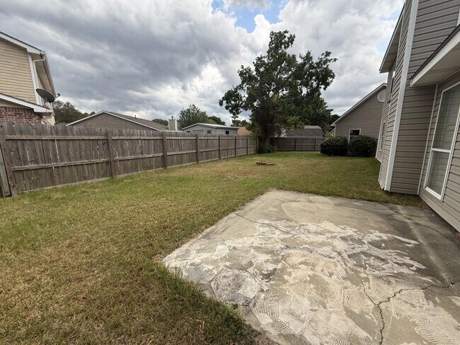 Building Photo - 2065 Juniper Dr