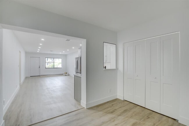 Building Photo - 2155 NE 56th Ct
