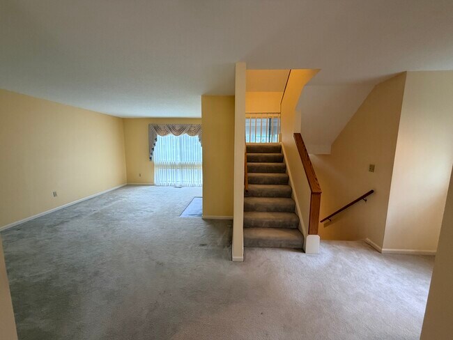 Building Photo - 40 Crossroads Ln