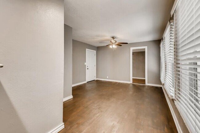 Building Photo - 4208 Valentine St