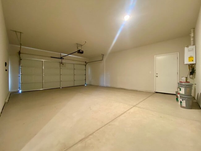 Building Photo - NEWER 4 Bedroom 2 Bath home for RENT!