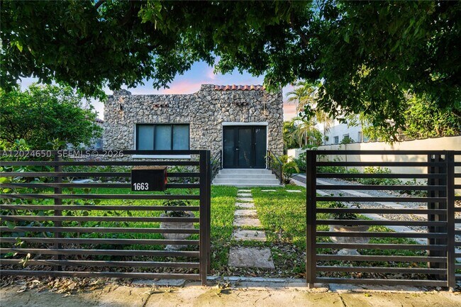 Building Photo - 1663 SW 13th St