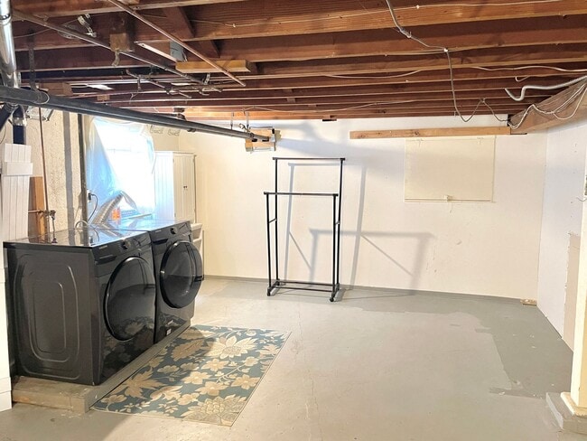 Building Photo - Gorgeous Rose City Park 4 bed Craftsman