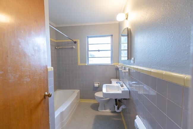 Building Photo - Large 3-Bed, 1-Bath Home on Anderson Island – Newly Remodeled!