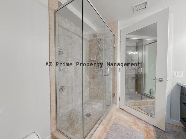 Building Photo - 7137 E Rancho Vista Dr
