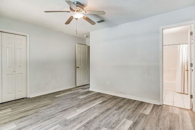 Building Photo - Welcome to your dream home! This stunning 4-bedroom, 3-bathroom residence is perfectly situated n...