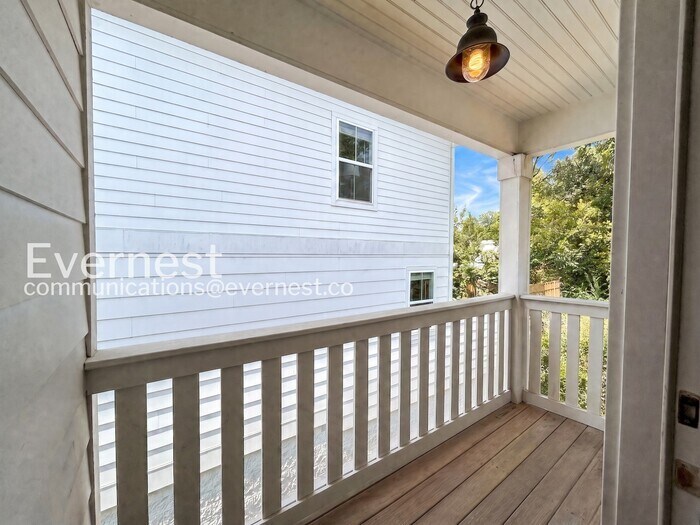 Building Photo - 4409B Providence Heights