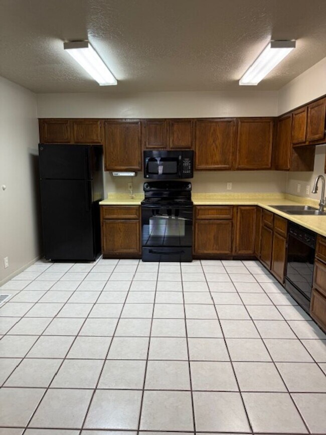 Building Photo - 537 E Acoma Rd