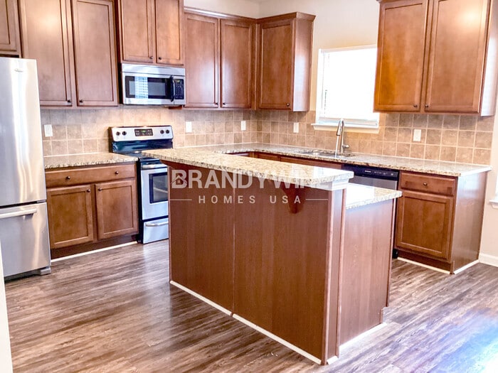 Building Photo - 355 Mary Dr