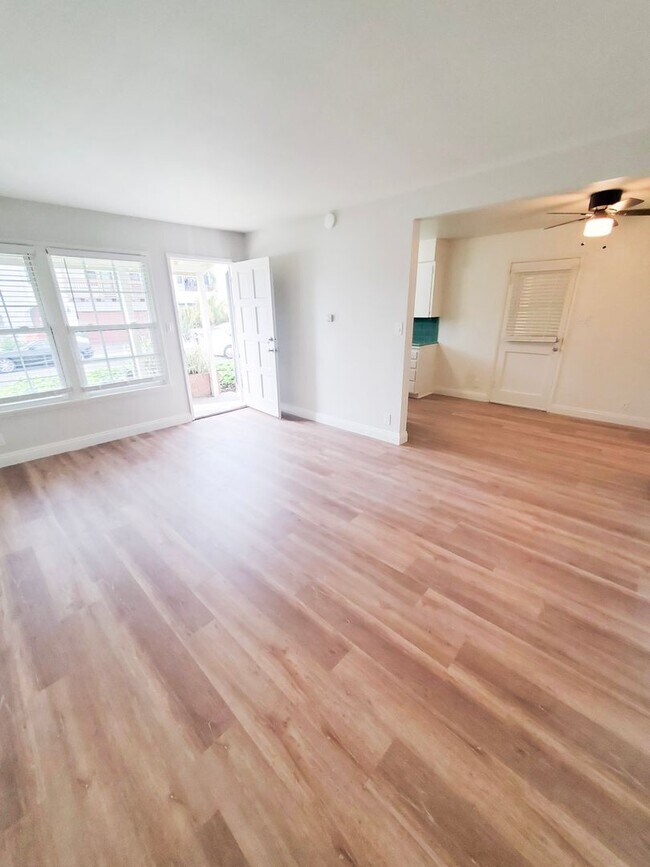 Building Photo - 810 Buena Vista