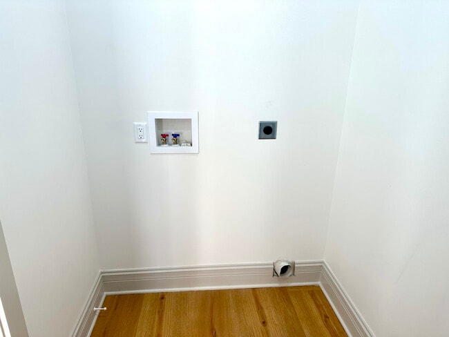 Washer/Dryer Hookups - 603 E Morris St