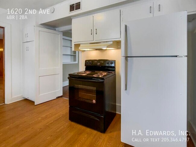 Building Photo - 1620 2nd Ave