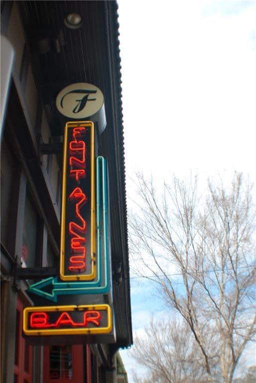 Building Photo - 961 E Rock Springs Rd NE