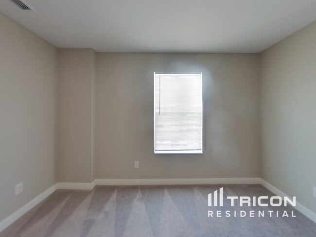 Building Photo - 2224 S Carlota Dr