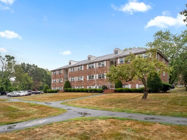 Building Photo - 90 Edgelawn Ave