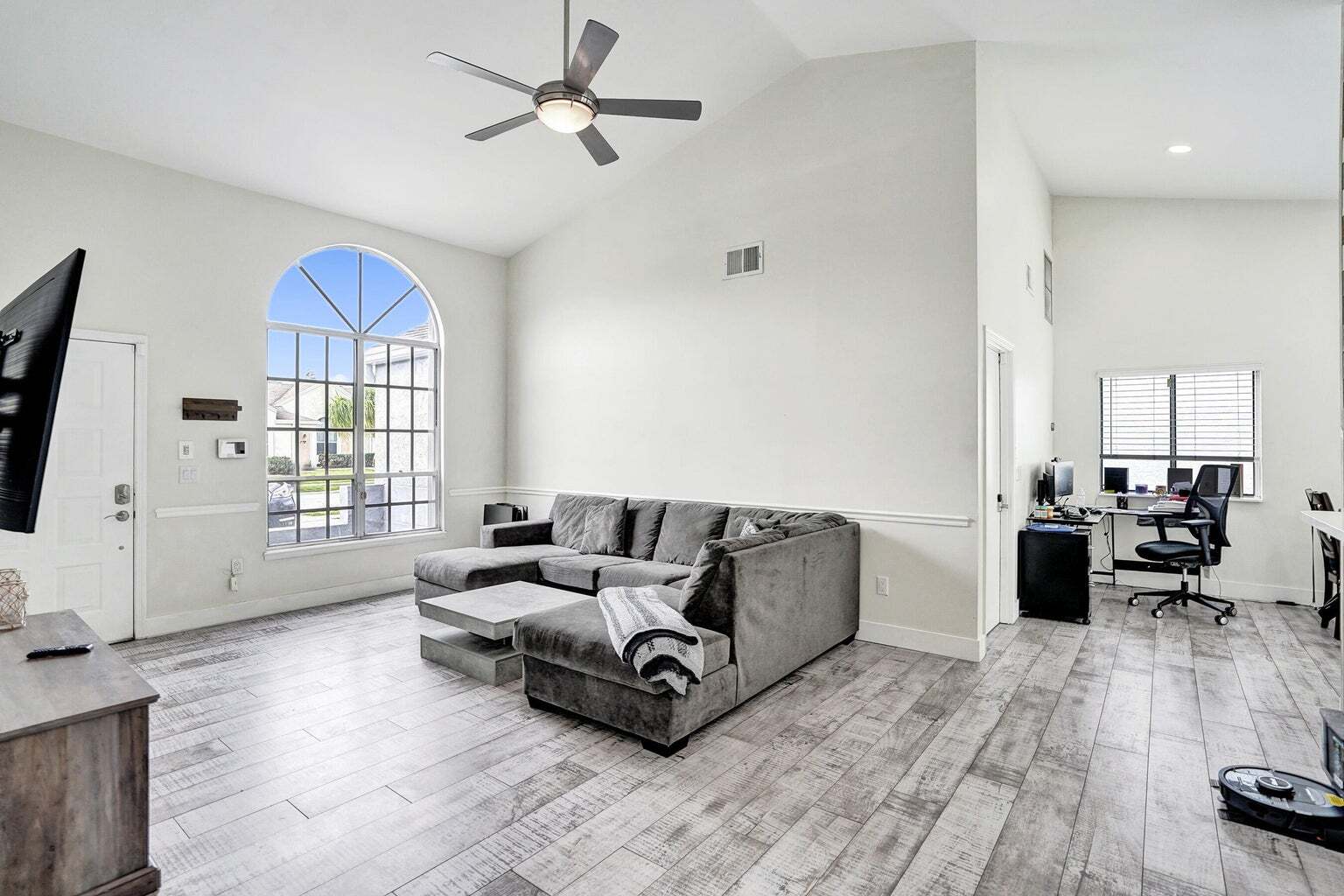 Building Photo - 8467 Dynasty Dr