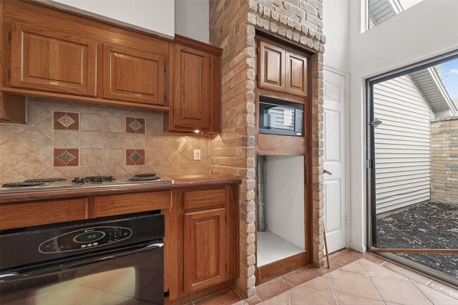 Building Photo - 3306 S Greenpark Dr