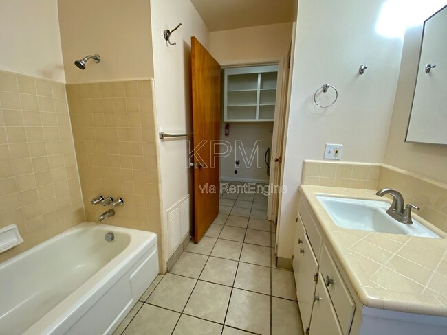 Building Photo - 7714 Brentwood Dr