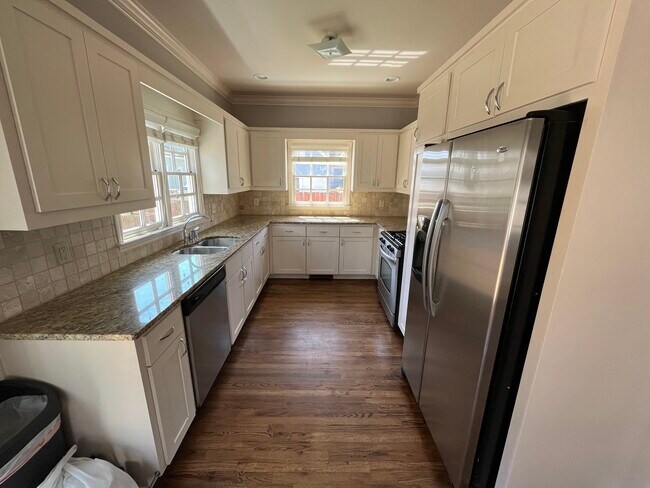 Kitchen - 1475 Groveland Ave NW