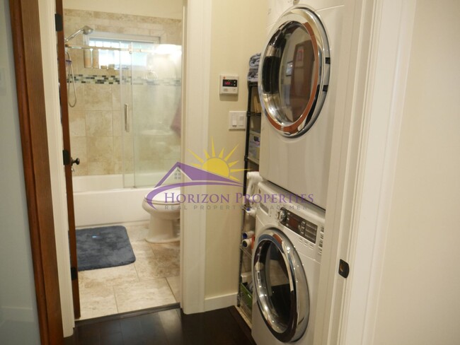 Building Photo - Unique 3 Bed 2 Bath 1,359 Sq. Ft. Midtown ...