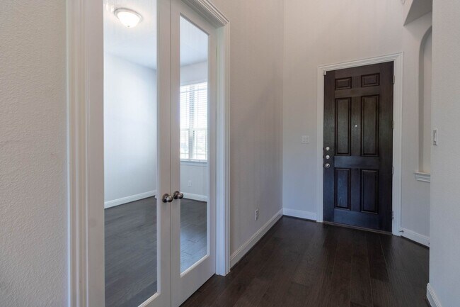 Building Photo - Stunning two story 4 bedroom with den and media/ game area in Pflugerville!