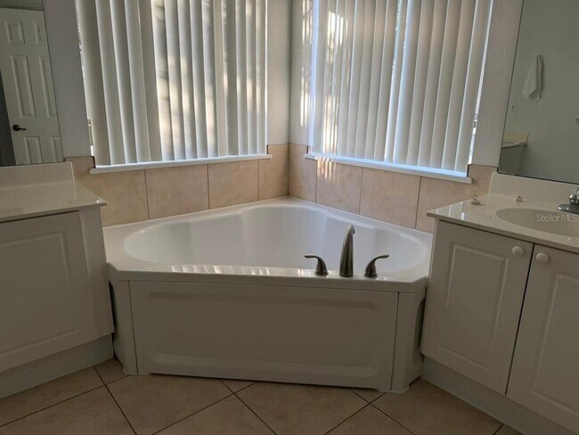 Building Photo - 2714 Club Cortile Cir